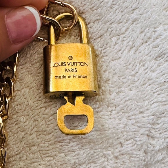 Authentic 314 pi Louis Vuitton padlock, key, necklace - Picture 3 of 4
